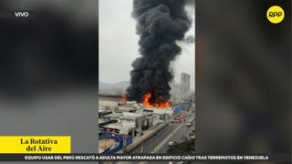 Cercado de Lima: incendio consume un inmueble en la cuadra 9 de la avenida Óscar R. Benavides