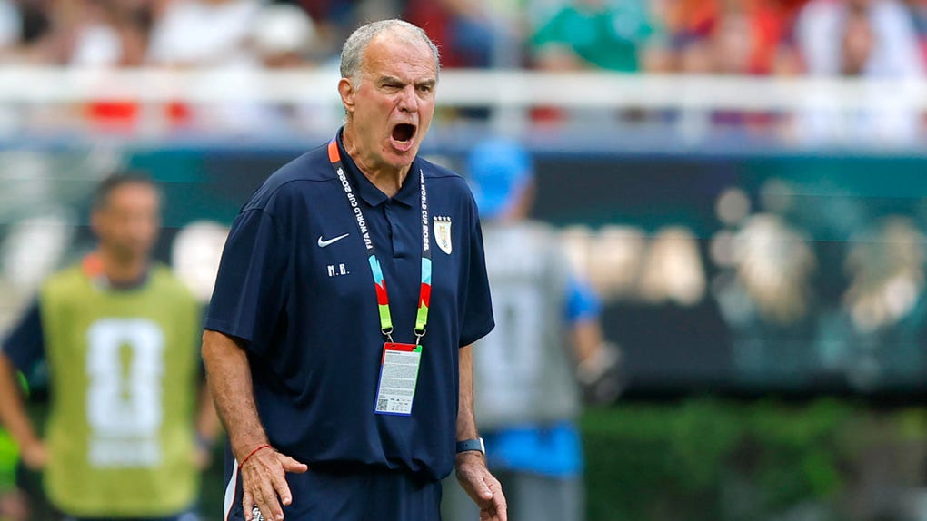 Marcelo Bielsa no continuaría en Uruguay tras la eliminación.