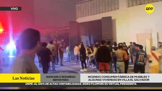 Incendio consume una fábrica de muebles y cuatro viviendas en Villa El Salvador [VIDEO]