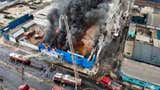 Cercado de Lima: bomberos confinaron incendio que afectó una fábrica en la cuadra 9 de la avenida Óscar R. Benavides