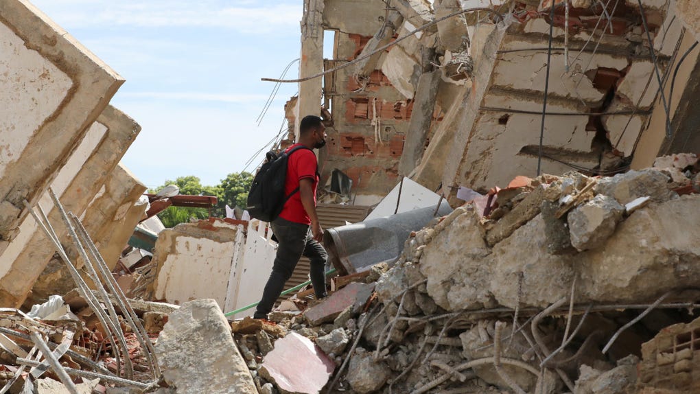 Puerto de La Guaira se ha convertido en una morgue improvisada tras terremotos en Venezuela