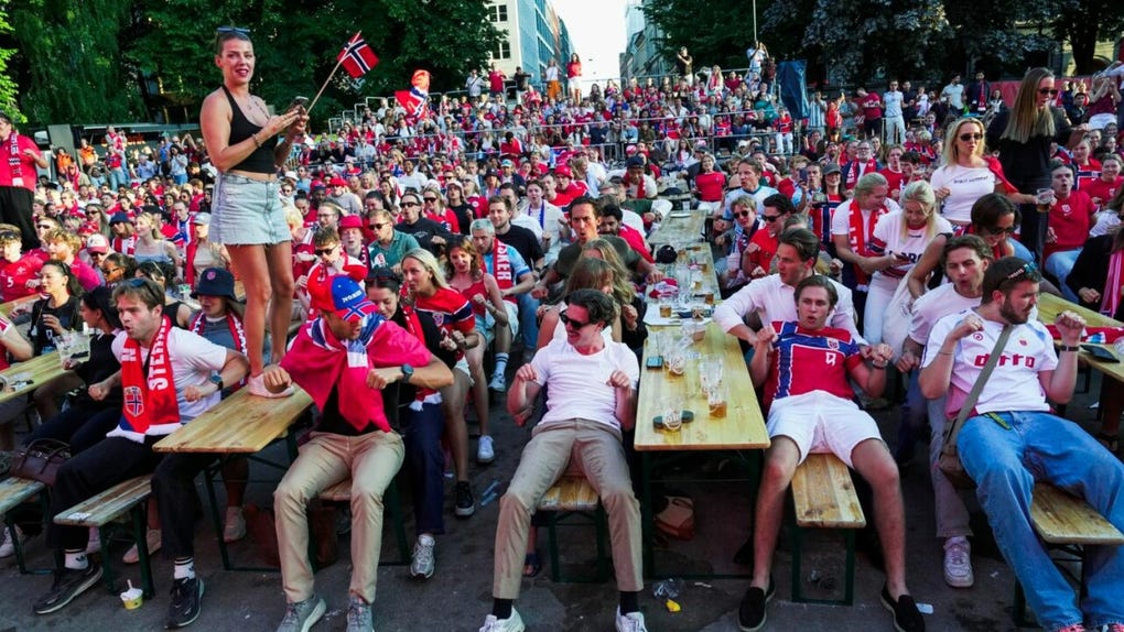 En Oslo, los aficionados también se sumaron al “barco” noruego durante la transmisión del partido.