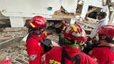 Bomberos de USAR Perú mantienen esperanza de encontrar más sobrevivientes en La Guaira