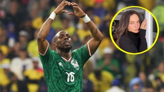 Belinda felicitó a Julián Quiñones y le entregó el premio MVP tras la victoria de México