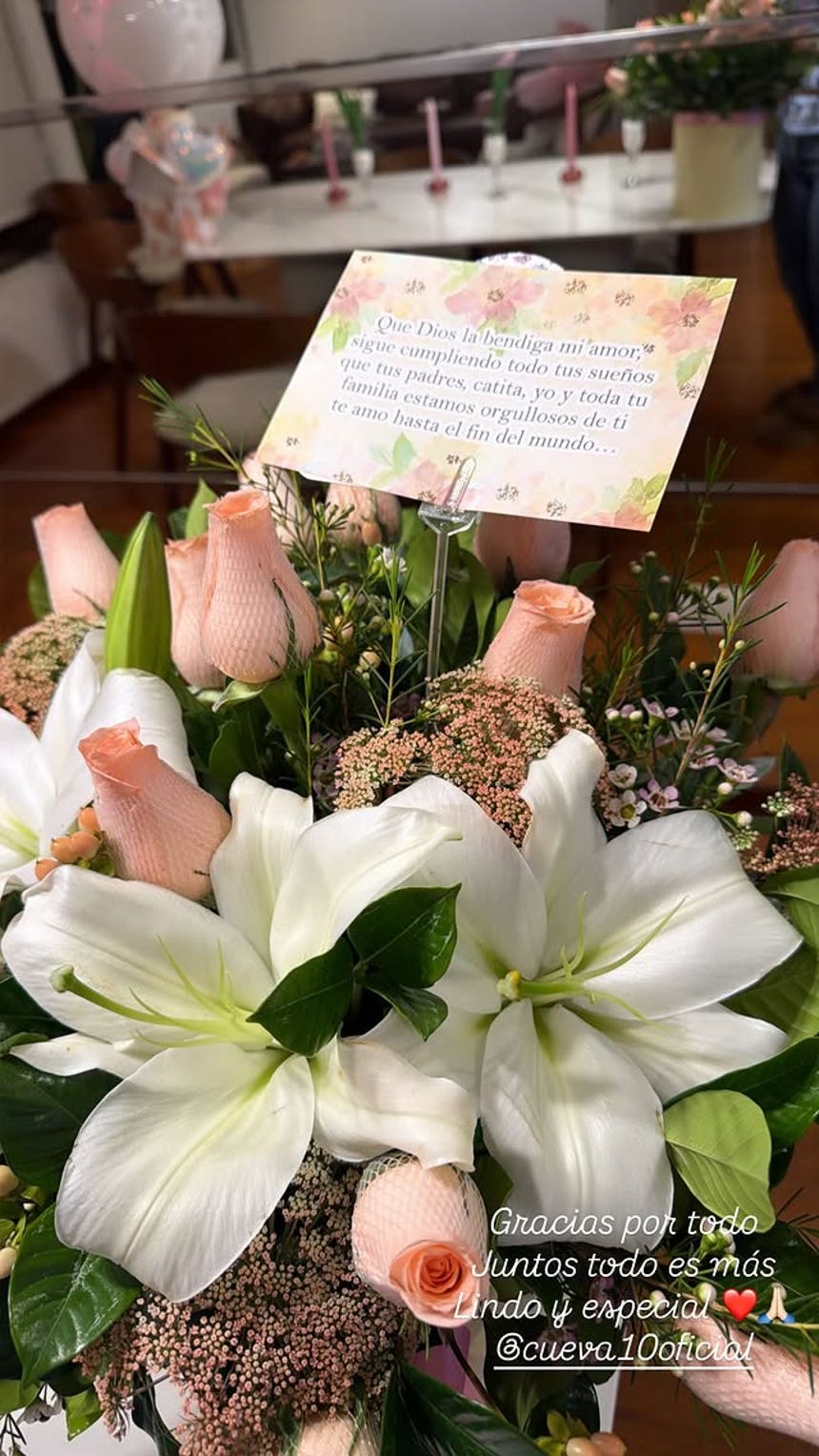 Pamela Franco muestra arreglo floral por su cumpleaños 38.