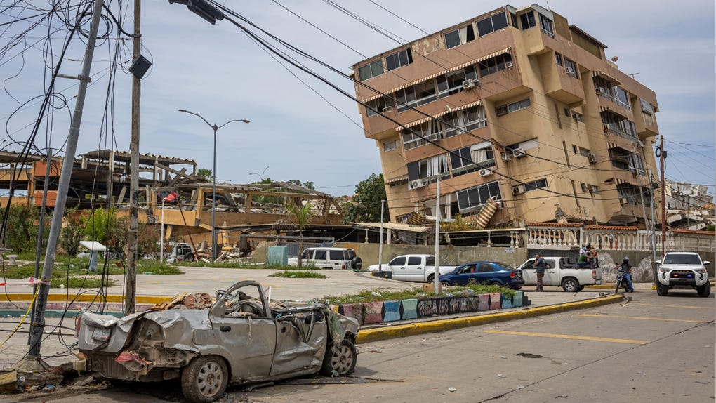 Fotografía que muestra una zona afectada por terremotos este martes, en La Guaira (Venezuela).