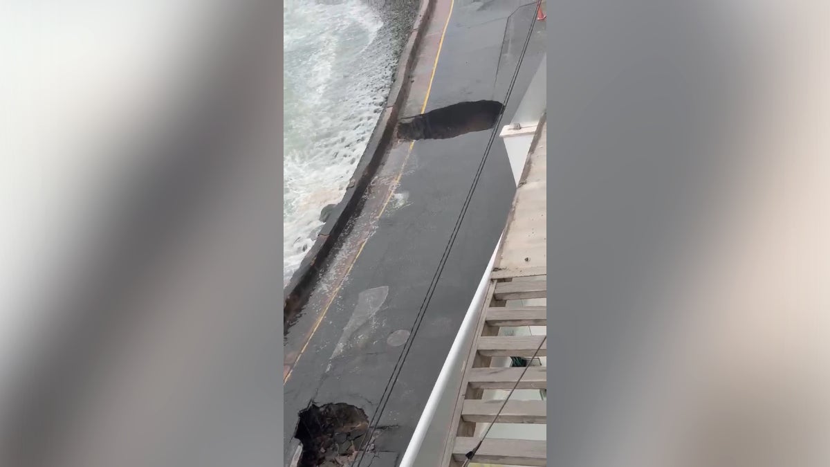 La residente espera que el Municipio de San Bartolo pueda reparar cuanto antes los forados en la zona debido a que temen que la situación empeore. 