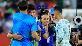 ¡El adiós de Lukita! Cristiano Ronaldo consuela a Modric tras eliminación de Croacia del Mundial 2026