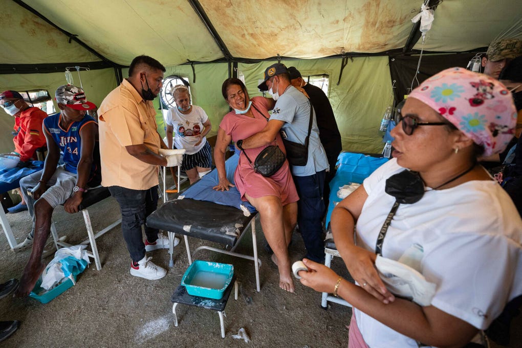 En los últimos días, las autoridades se han visto desbordadas por los acontecimientos, incapaces de llevar a cabo con eficacia las operaciones de rescate ni de alojar a los damnificados.