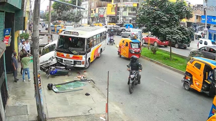 El chofer fue trasladado de inmediato a la clínica Santa Marta; no obstante, el médico de turno confirmó que ingresó sin signos vitales.