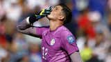 Orlando Gill, el arquero paraguayo que vendió su camiseta para salvar a su hijo y hoy hace historia en el Mundial