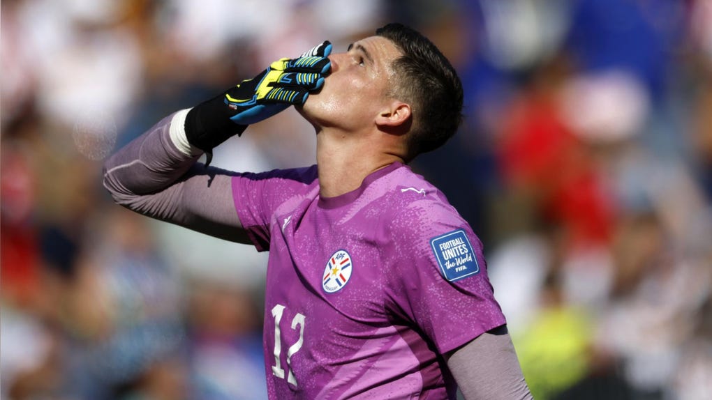 El arquero paraguayo Orlando Gill, celebra su pase a dieciseisavos en el Mundial 2026 tras enfrentar a Alemania en Boston, Massachusetts.