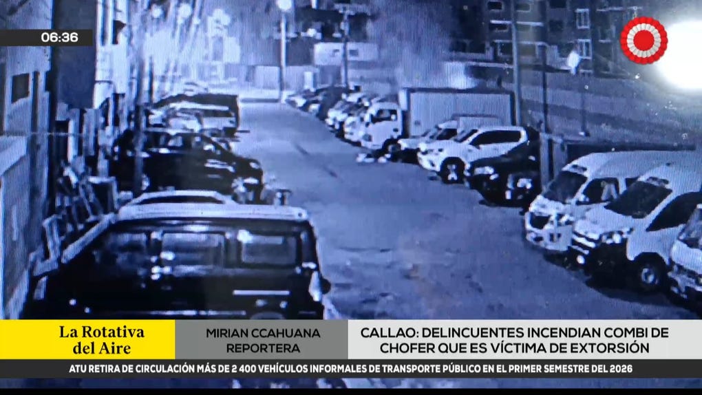 Callao: delincuentes incendian combi de chofer que es víctima de extorsión