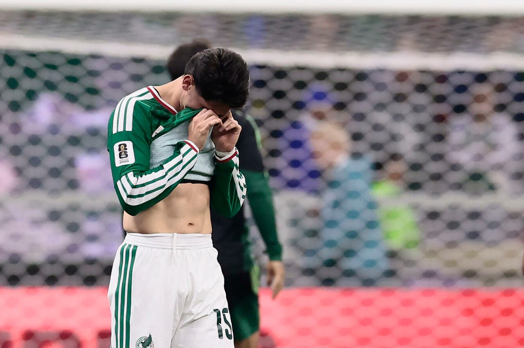 La tristeza de Gilberto Mora luego de la eliminación de México del Mundial.