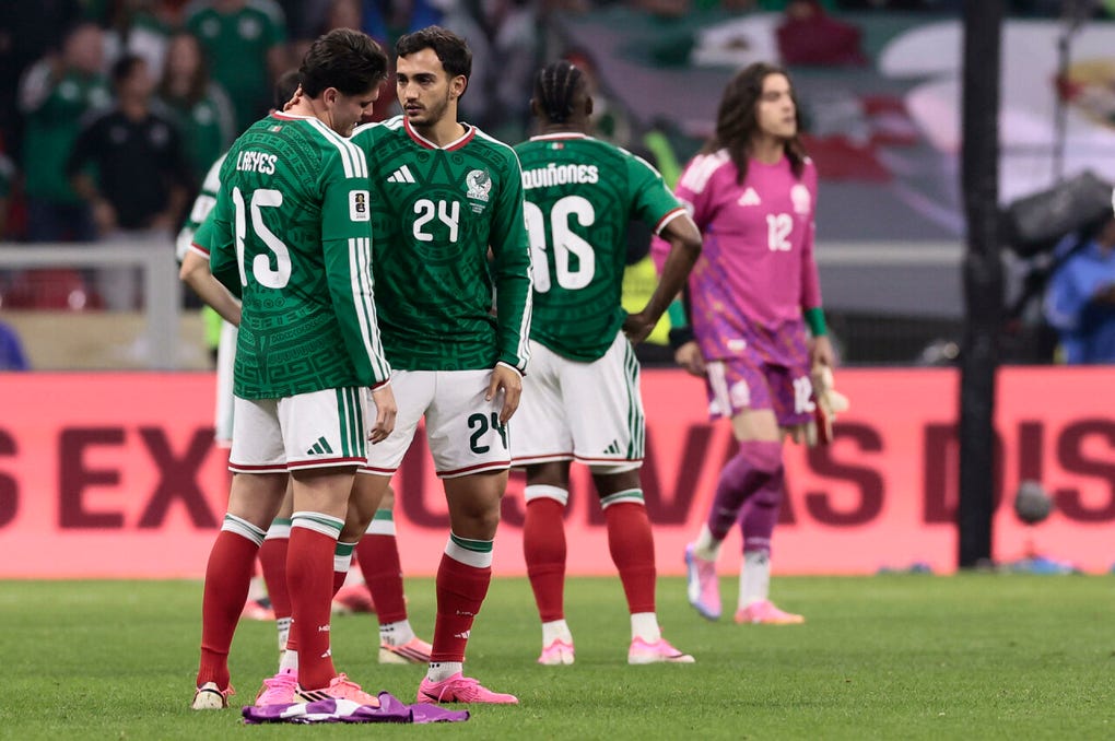 Jugadores mexicanos se reúnen tras eliminación de la Copa del Mundo.