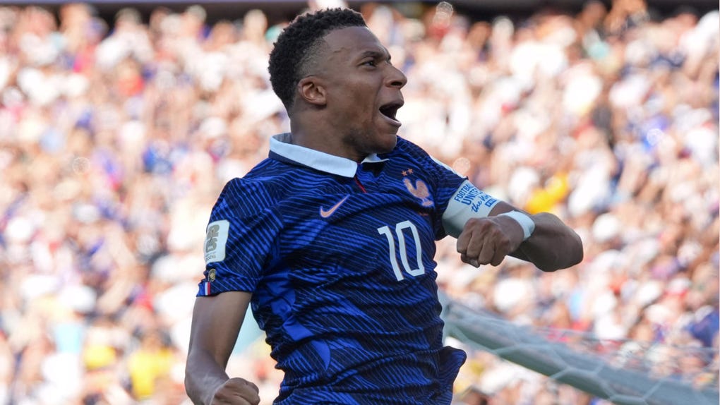 Kylian Mbappé de Francia celebra su gol ante Paraguay el último sábado.