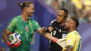 Neymar desafió al arquero de Noruega antes de patear el penal: 
