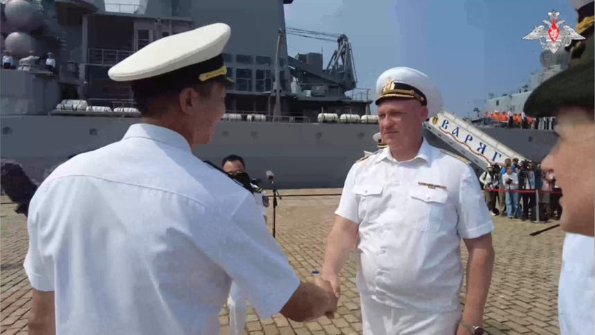 China y Rusia comenzaron este lunes en un puerto militar de la ciudad china de Qingdao (este) los ejercicios navales conjuntos 'Interacción Marítima 2026', que se desarrollarán en aguas del mar Amarillo y del Pacífico hasta el 13 de julio, informaron la agencia estatal china Xinhua y el Ministerio de Defensa ruso