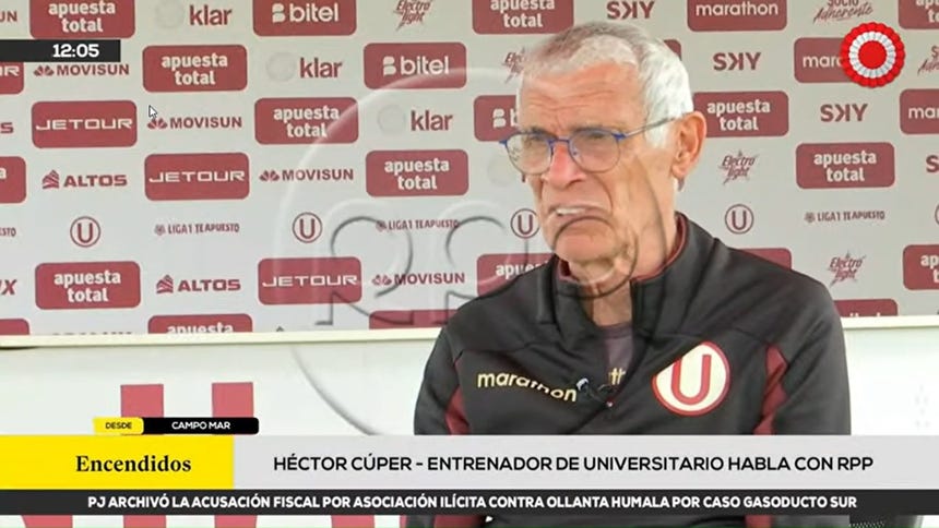 Héctor Cúper sobre la opción de jugar con dos delanteros.