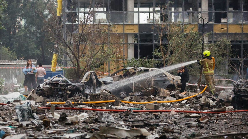 Se trata de la segunda ofensiva a gran escala contra la capital y sus alrededores en menos de una semana, a la que Kiev no ha podido responder debido a la falta de misiles Patriot, según alertó el presidente Volodímir Zelenski.