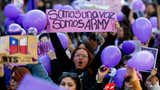 Seguidores de BTS protestan contra suspensión de conciertos en Chile: 