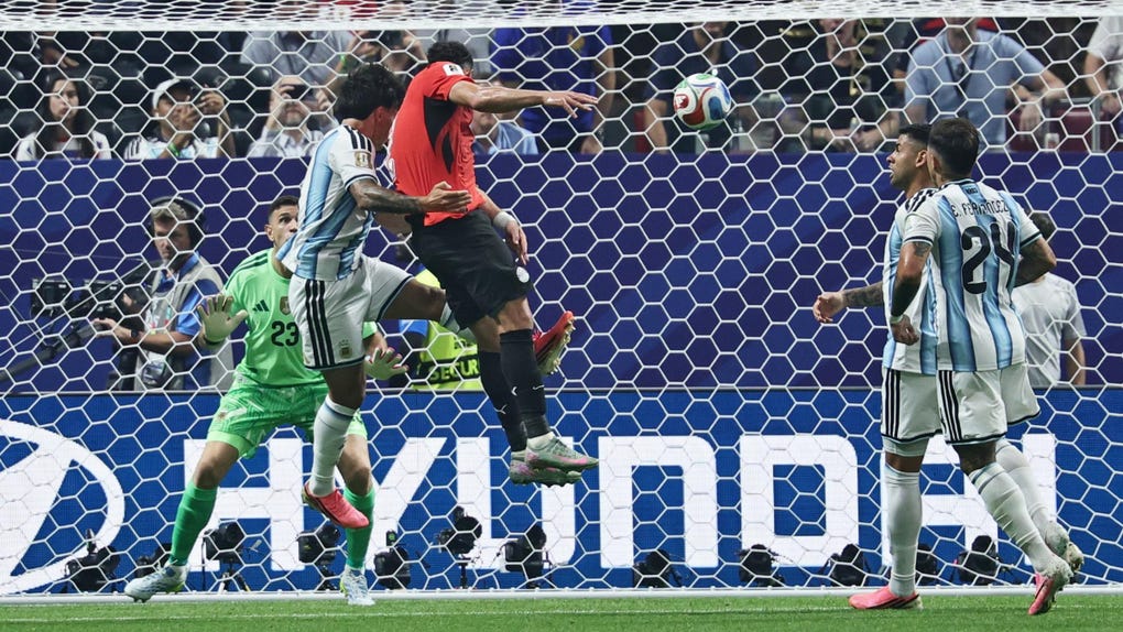 Yasser Ibrahim anotó de cabeza el 0-1 ante Argentina