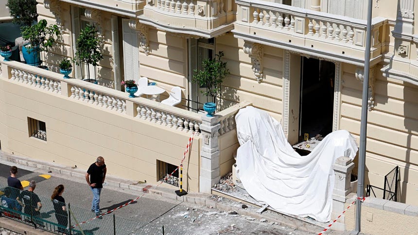 Entrada del edificio residencial en Mónaco donde explotó el paquete bomba que hirió Vadym Yermolaiev y su familia. 