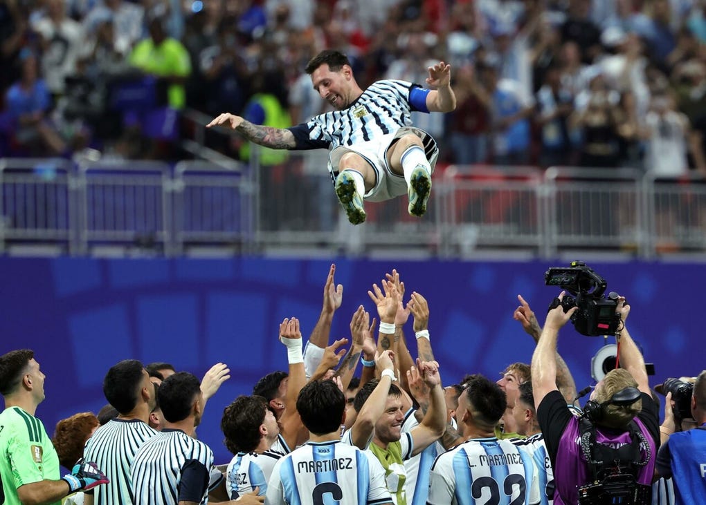 Lautaro Martínez lideró la acción que terminó con el gol de Enzo Fernández para el 3-2 definitivo.