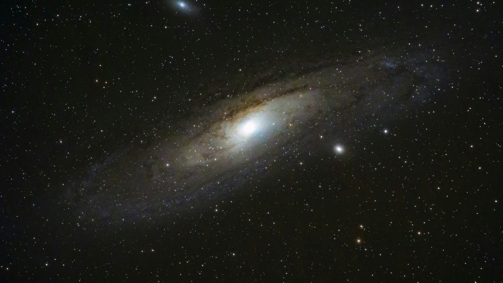 Se estima que la Vía Láctea alberga entre 100 y 400 mil millones de estrellas.