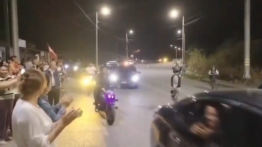 Así fue el momento en el que se abrió la frontera entre Perú y Ecuador en el Puente Internacional Macará-La Tina.