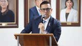 Ministro de Trabajo renunció al cargo tras ser acusado de presentar certificado laboral falso