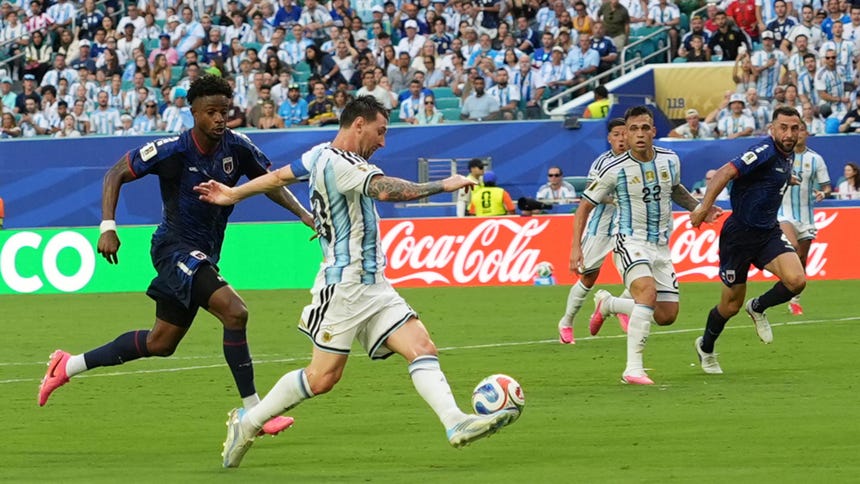 Más allá del VAR, la inteligencia artificial transforma la preparación, gestión y experiencia alrededor del fútbol.