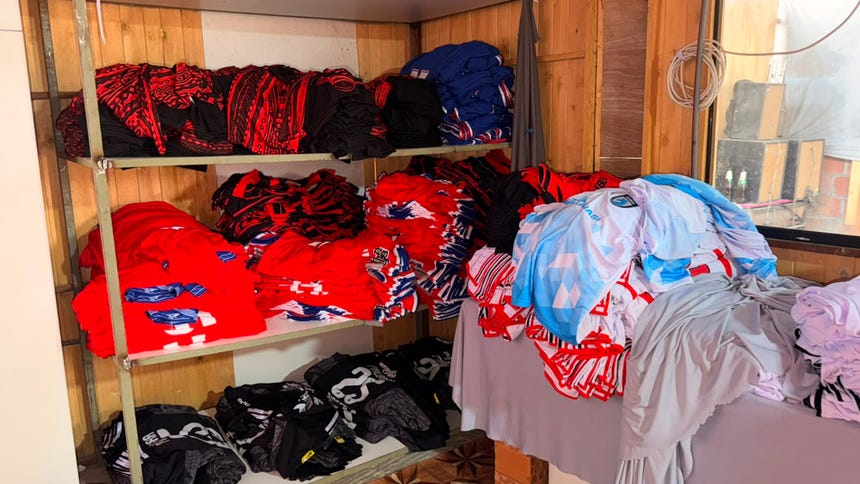 La PNP mostró algunas imágenes de la mercadería incautada.