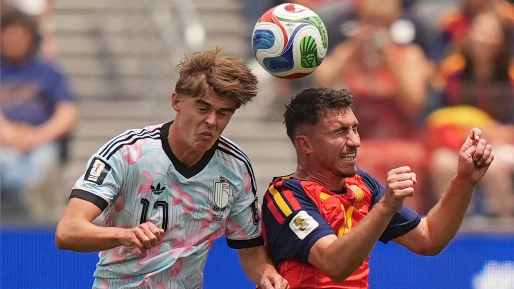 Charles De Ketelaere anotó el empate para Bélgica.
