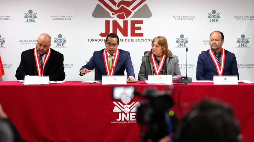 Pleno del JNE resolverá en última instancia la causa referida a la postulación municipal de López Aliaga y otros dos candidatos de su partido