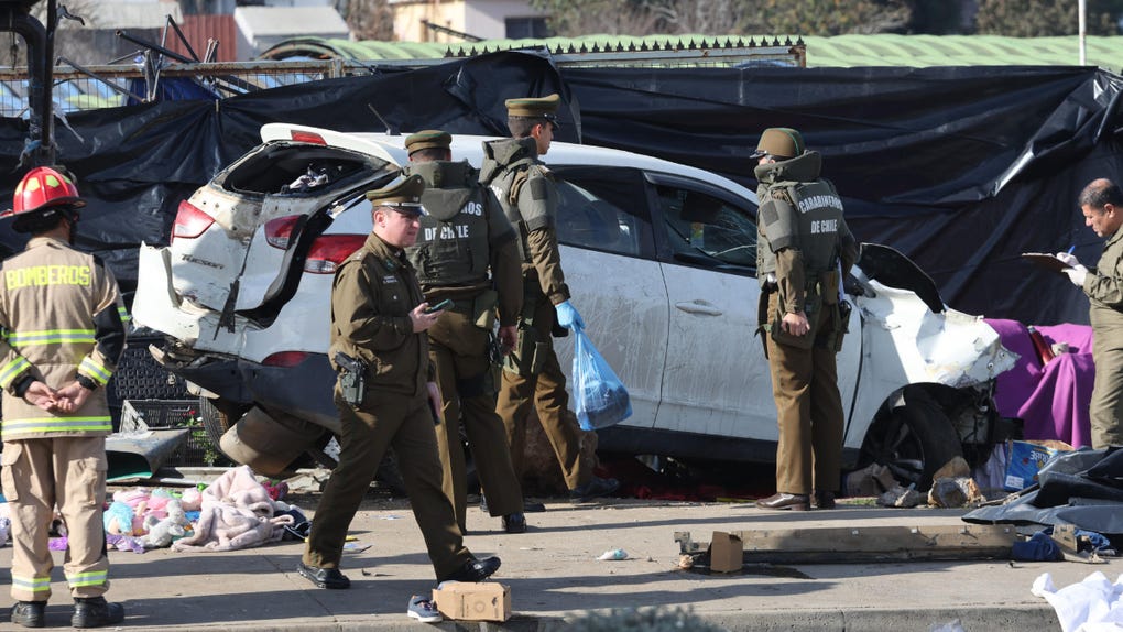  Carabineros de Chile en el lugar donde quedó el vehículo del atropello múltiple en Viña del Mar.