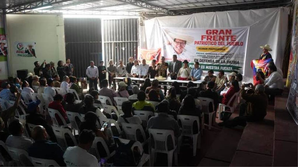 Roberto Sánchez y otros integrantes del partido Juntos por el Perú.