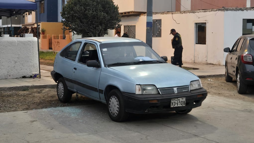 El atentado ocurrió a la altura del block 12 de esta zona donde, por causas que aún se vienen investigando, desconocidos dispararon contra esta unidad particular.