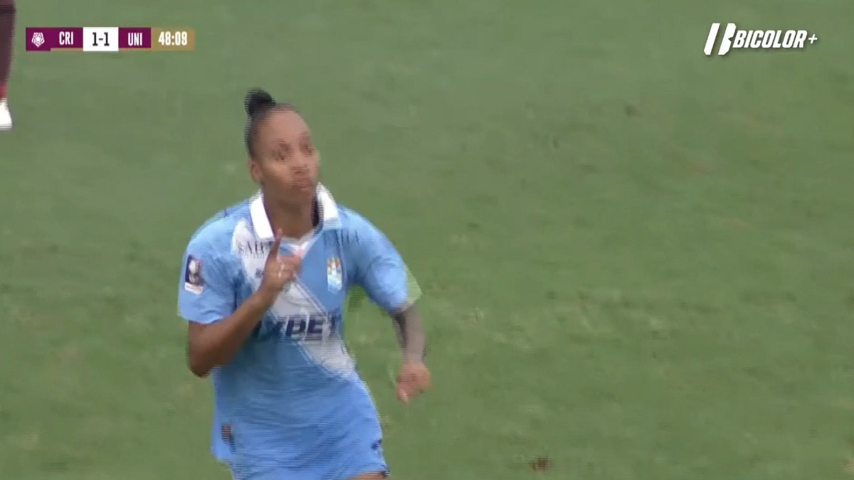 Tamara Alves pone el 2-1 para Cristal.