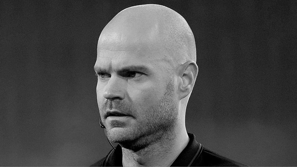 Dieperink era árbitro de la Eredivisie desde el 2017 y fue oficial del VAR en la Eurocopa 2024.