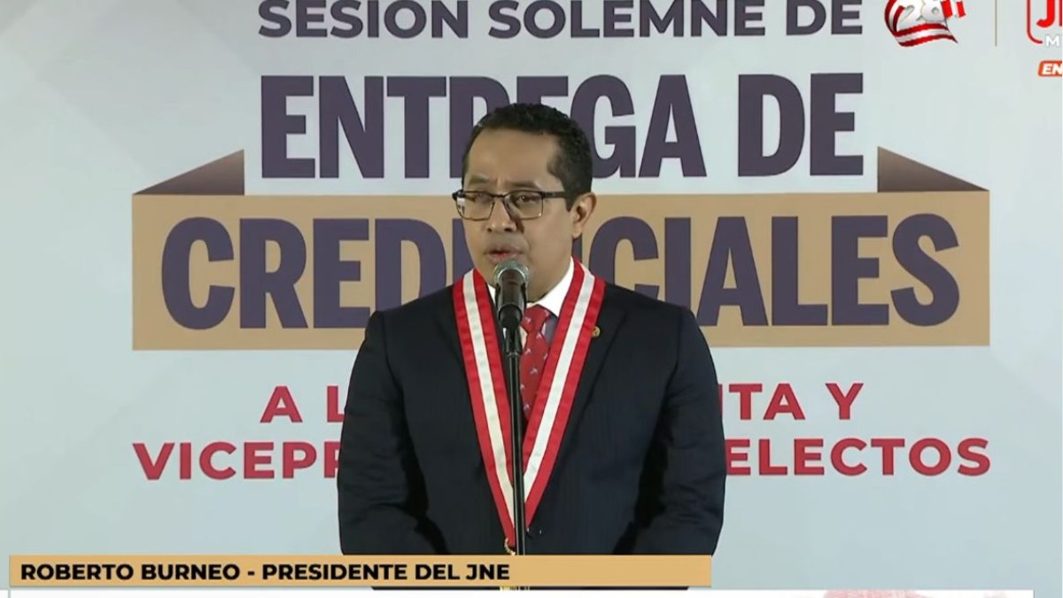 JNE: Elección de la primera presidenta del Perú elegida por voto popular representa "un hito histórico", afirma Roberto Burneo