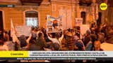 Manifestantes se congregan en sede de Juntos por el Perú para exigir libertad de Pedro Castillo