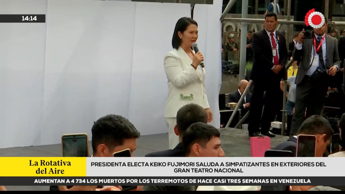 Keiko Fujimori a sus simpatizantes tras recibir credenciales del JNE: "Los gobiernos que pasaron no estuvieron a la altura"