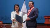 Keiko Fujimori recibió las credenciales como presidenta de la República por parte del JNE