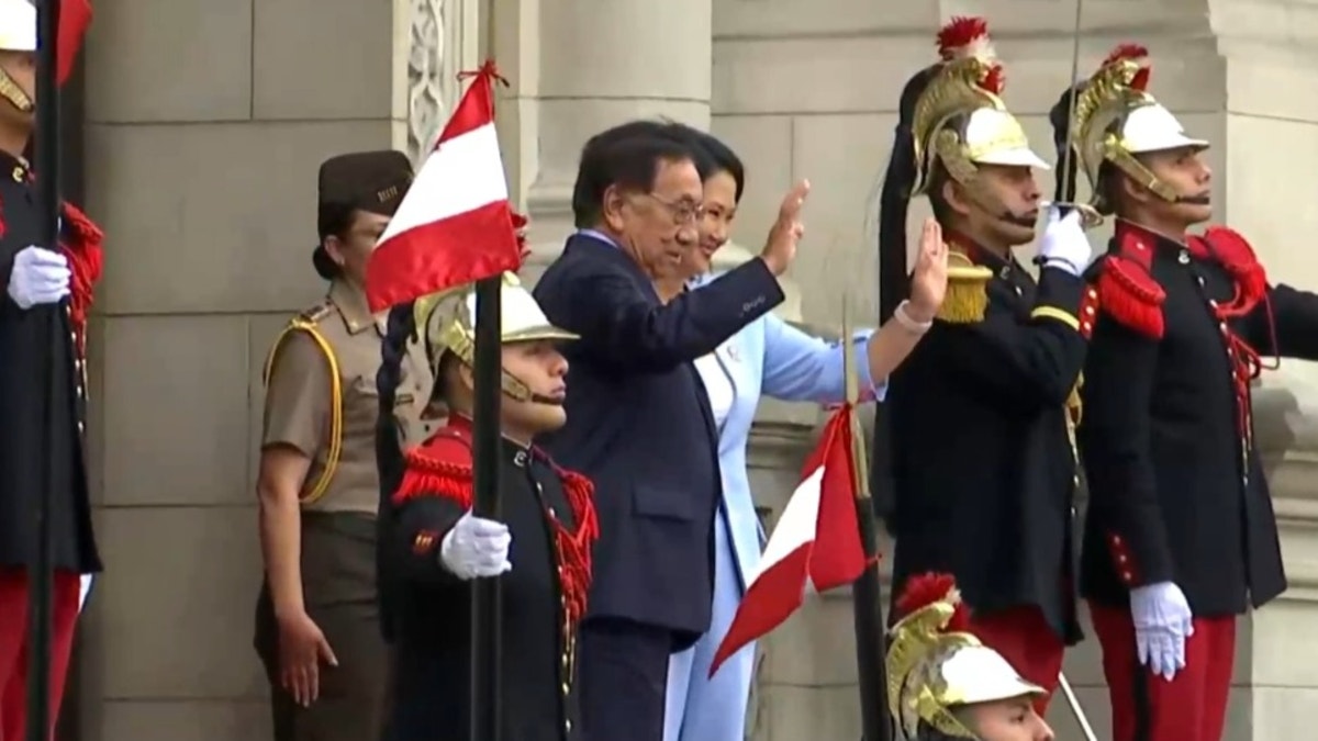 Balcázar se reúne con Keiko en Palacio de Gobierno. 