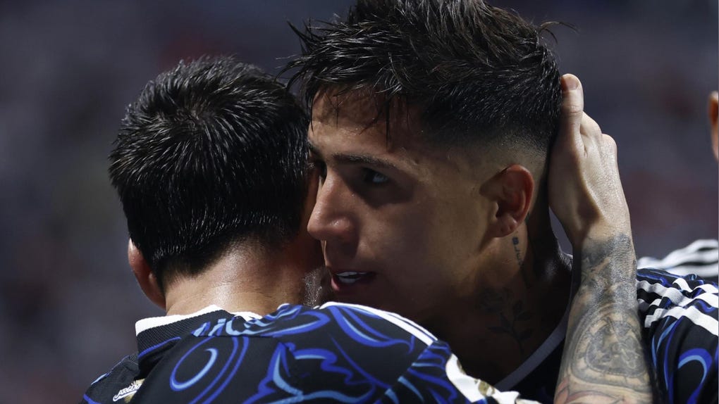 Enzo Fernández busca su segundo titulo Mundial con Lionel Messi.