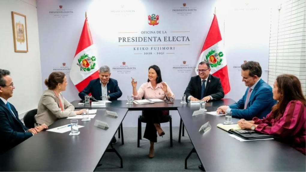 La presidenta electa, Keiko Fujimori, se reunión con representantes del Banco Mundial. 