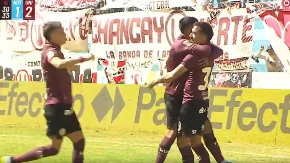 Lisandro Alzugaray y un espectacular gol de tiro libre en el Universitario vs ADT [VIDEO]