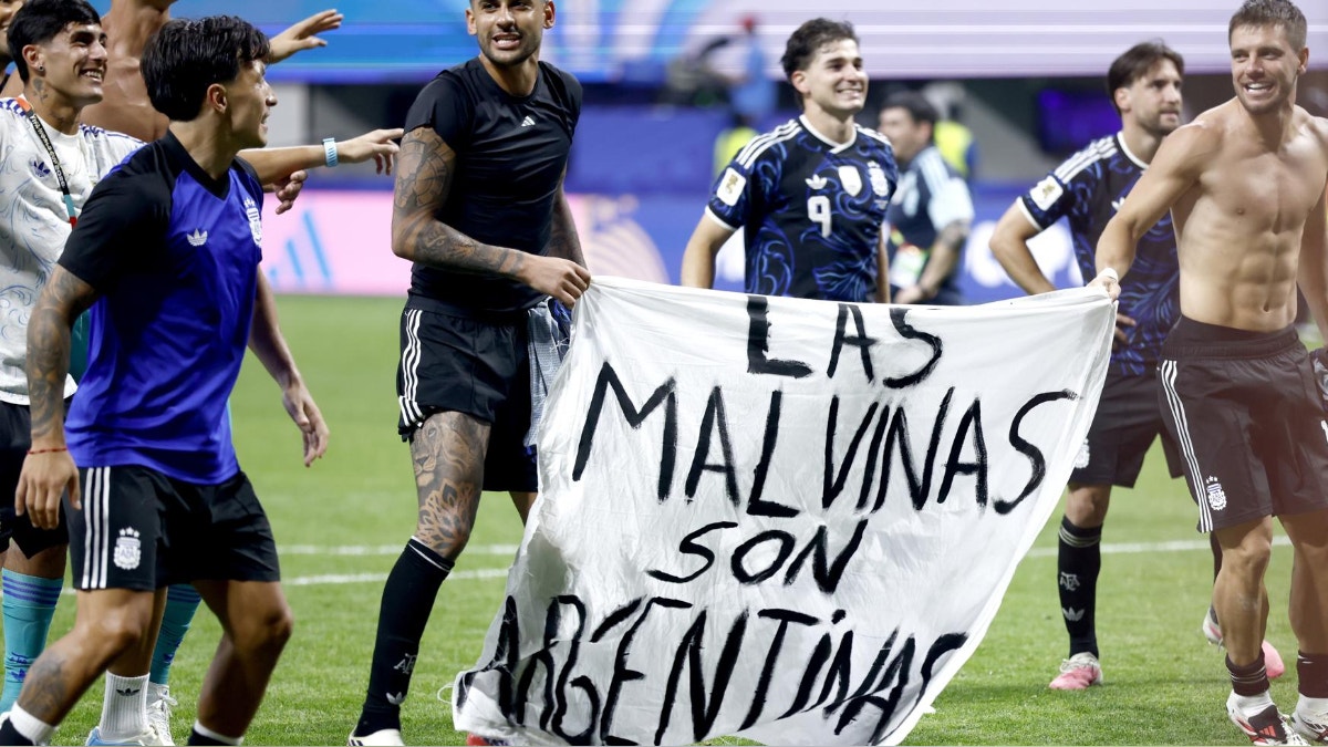 Casa Blanca respalda a Argentina por la bandera de las Malvinas mostrada en la semifinal contra Inglaterra