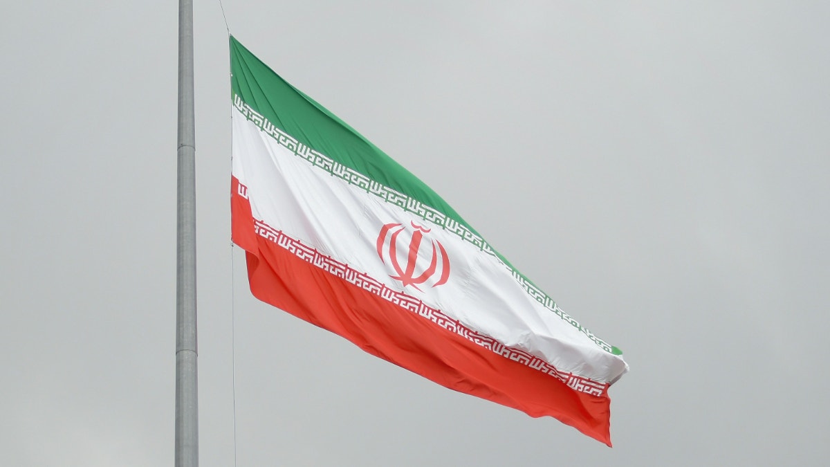 Irán ataca bases de EE.UU. en Kuwait y Baréin y dice haber matado a varios soldados